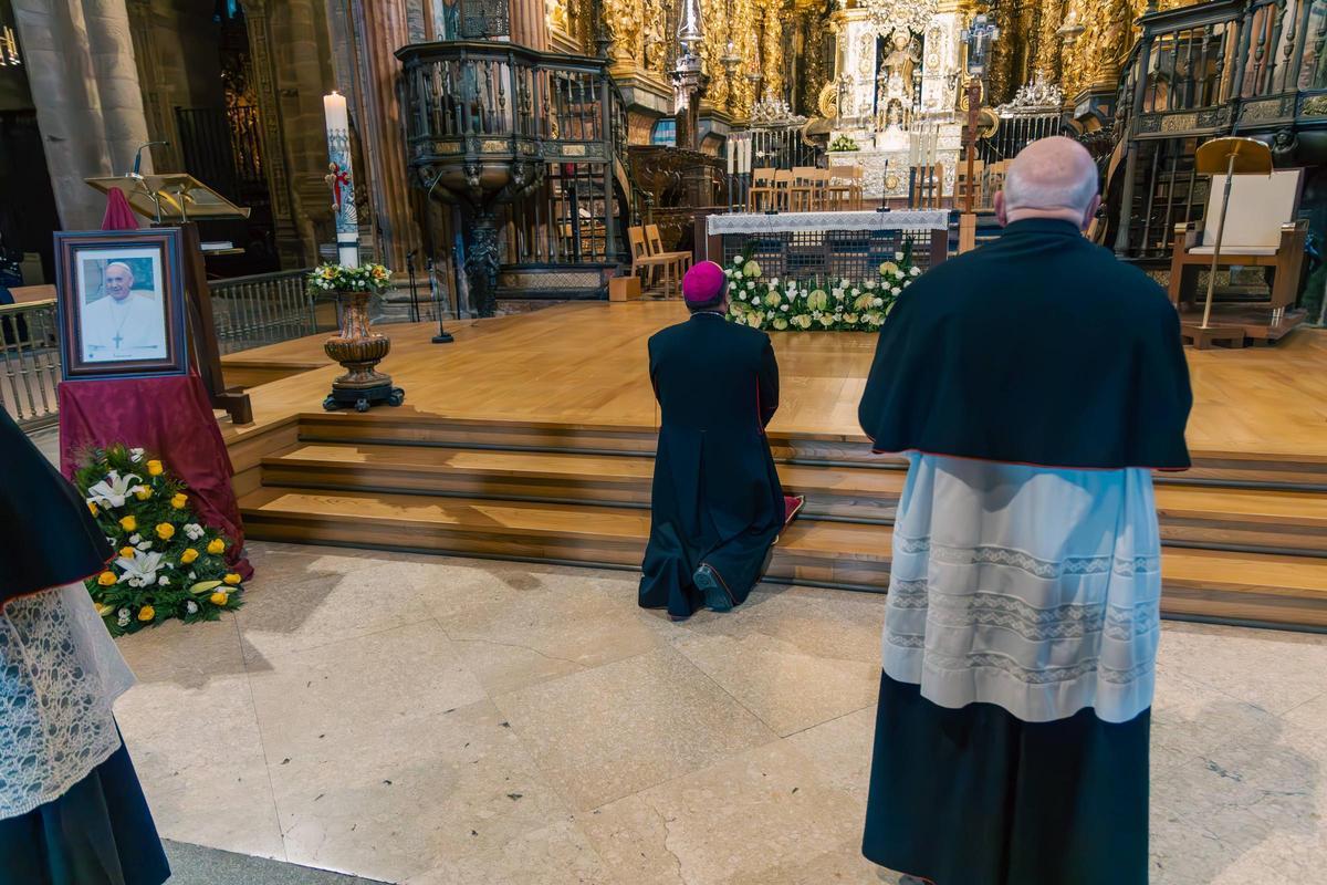 Santiago se despide del papa Francisco con una misa funeral en la Catedral