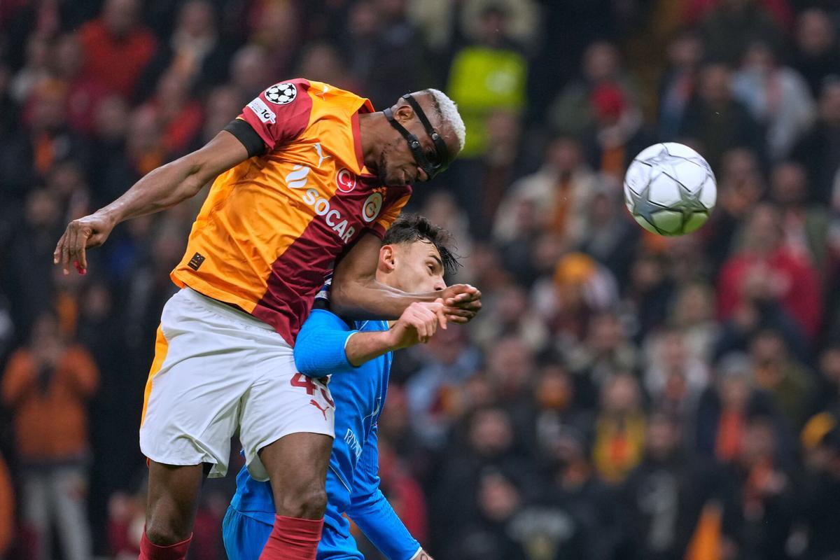 Galatasaray's Victor Osimhen, left, goes for a header with Atletico Madrid's Marc Pubill during a Champions League opening phase soccer match between Galatasaray and Atletico Madrid, in Istanbul, Wednesday, Jan. 21, 2026. (AP Photo/Khalil Hamra)