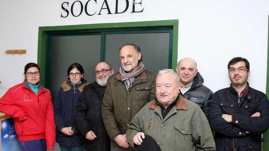 Los directivos de Socade, el miércoles, en el centro hípico de Guimarei. // Bernabé / Juan Carlos Asorey