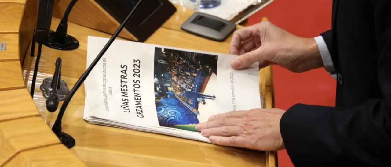 Rueda en su intervención
ayer en el Parlamento
para avanzar las principales
medidas de los presupuestos
gallegos de 2023. 
  | HUGO BARREIRO