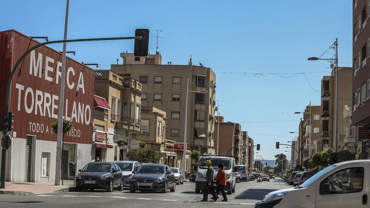 Vial de acceso con El Altet, en una imagen de Torrellano de archivo