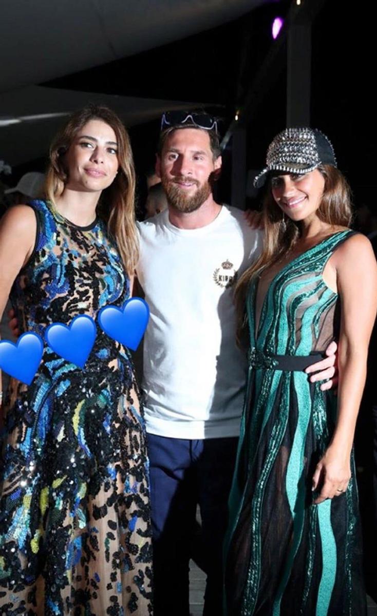 Messi, Antonella y otra amiga en el bodorrio de Cesc