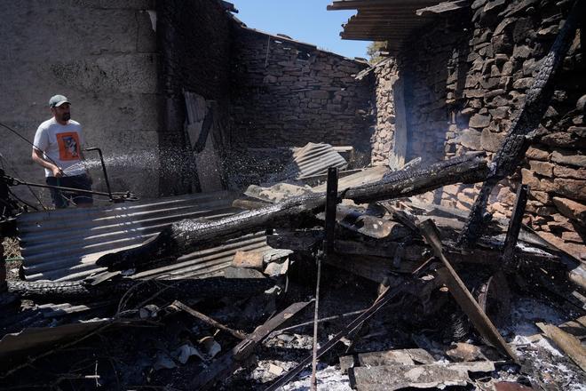 GALERÍA | Así ha quedado Fornillos tras el paso de las llamas