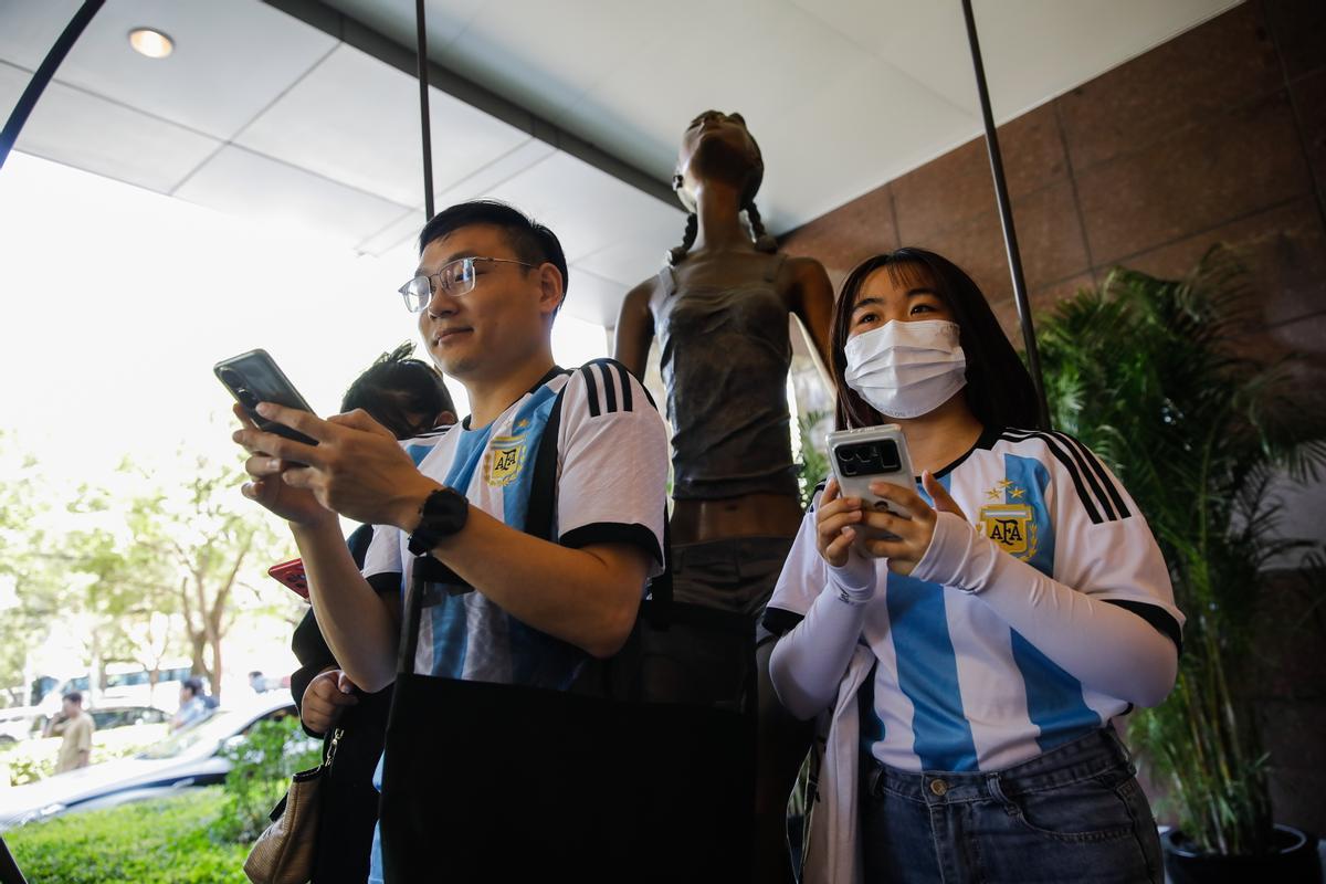 La policia de Pequín alerta sobre les estafes lligades a la presència de Messi
