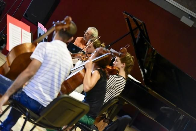 Ensayo de RED Beard con orquesta de cuerda en el ...