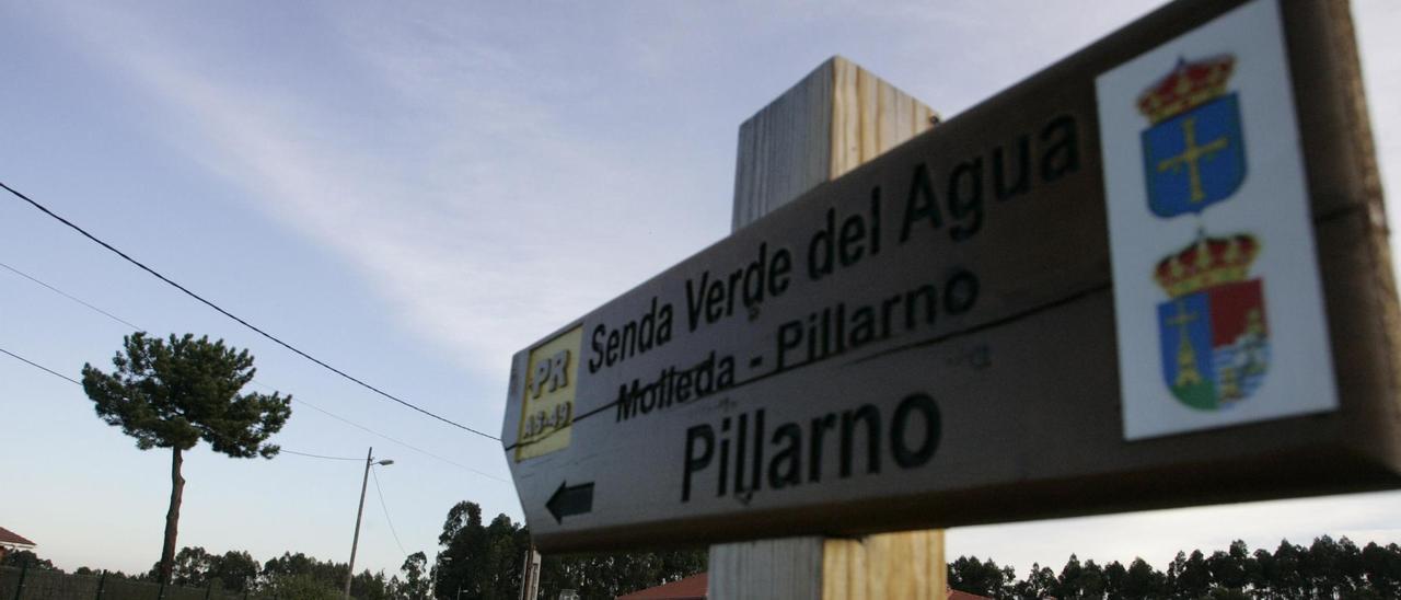 Indicación de la Senda del agua en la parroquia de Pillarno.