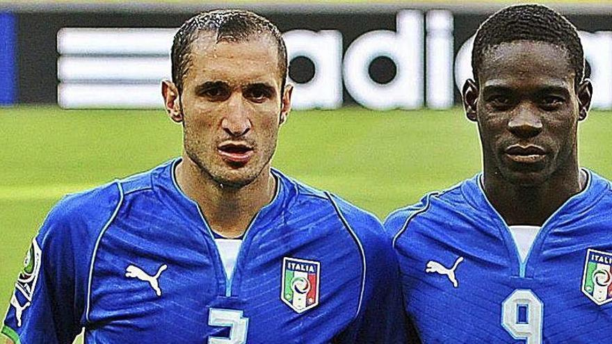 Balotelli a Chiellini: &quot;Yo al menos digo las cosas a la cara&quot;