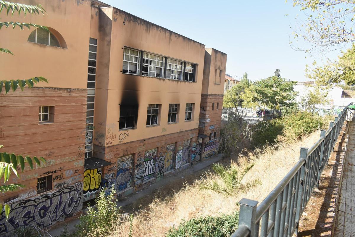 Galería | Así se encuentra el edificio abandonado de Antonio Reyes Huertas en Cáceres