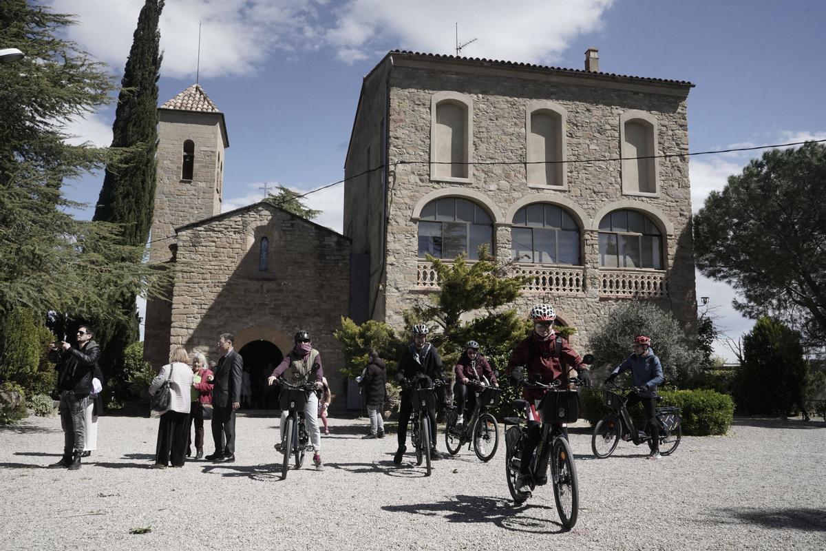 S’estrena a Manresa la ruta ignasiana amb bicicleta elèctrica