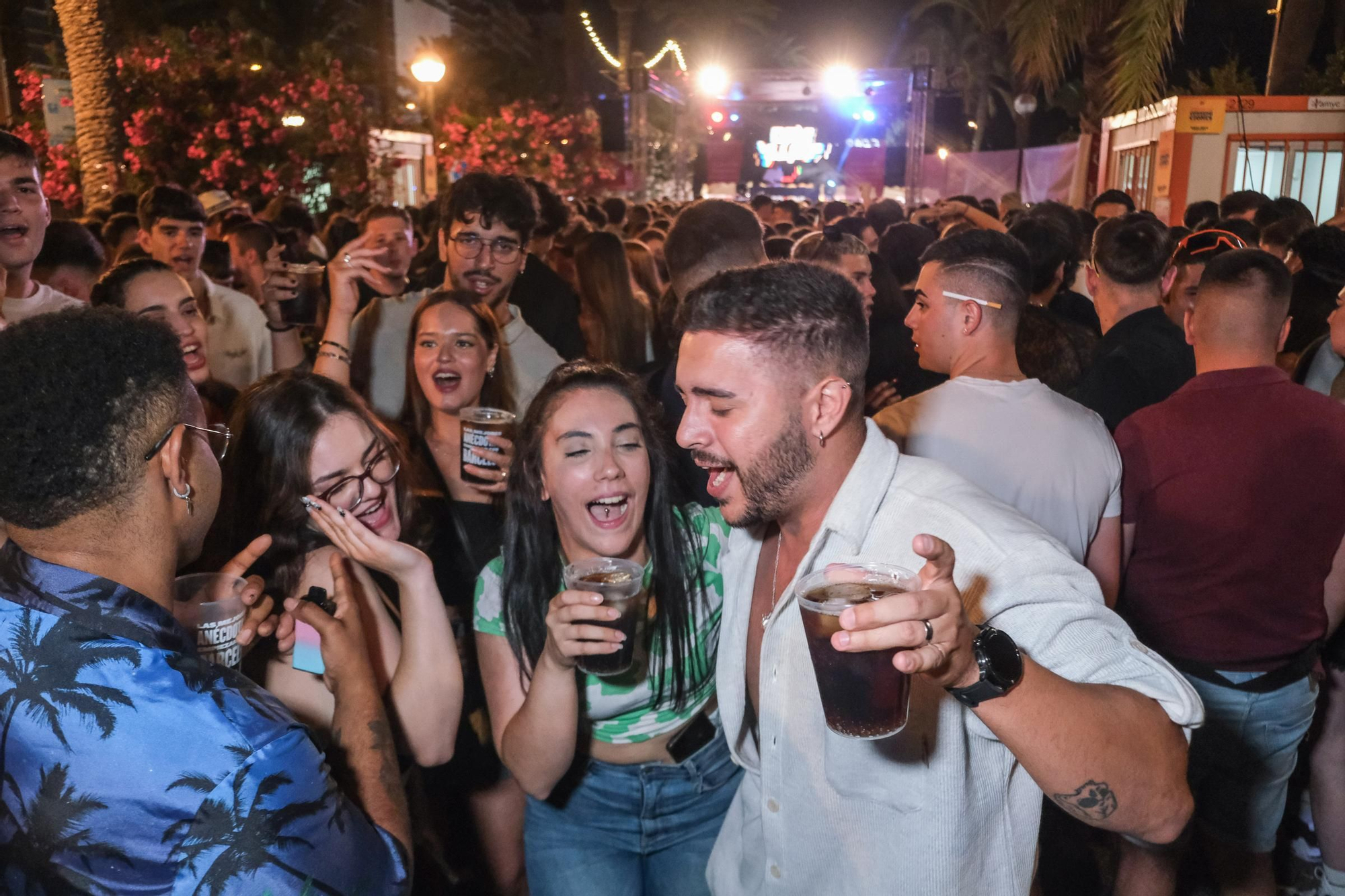 Galería de fotos: así es salir de fiestas en Hogueras de Alicante