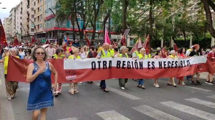 Colectivos sociales conforman las marchas de la dignidad el 
