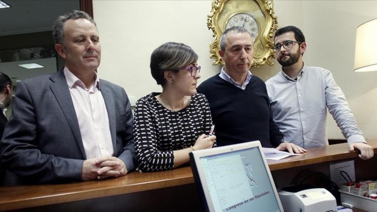 Los diputados de Compromís registran en el Congreso su petición de grupo propio.