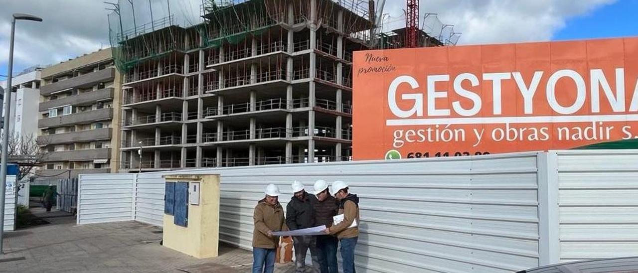 Edificio en construcción en la urbanización El Junquiillo.