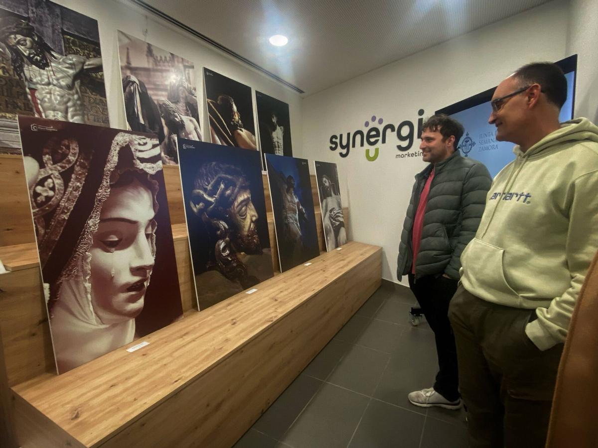 Zamora. exposición de las obras del concurso de pintura rápida del I Salón del Vino Zamorano