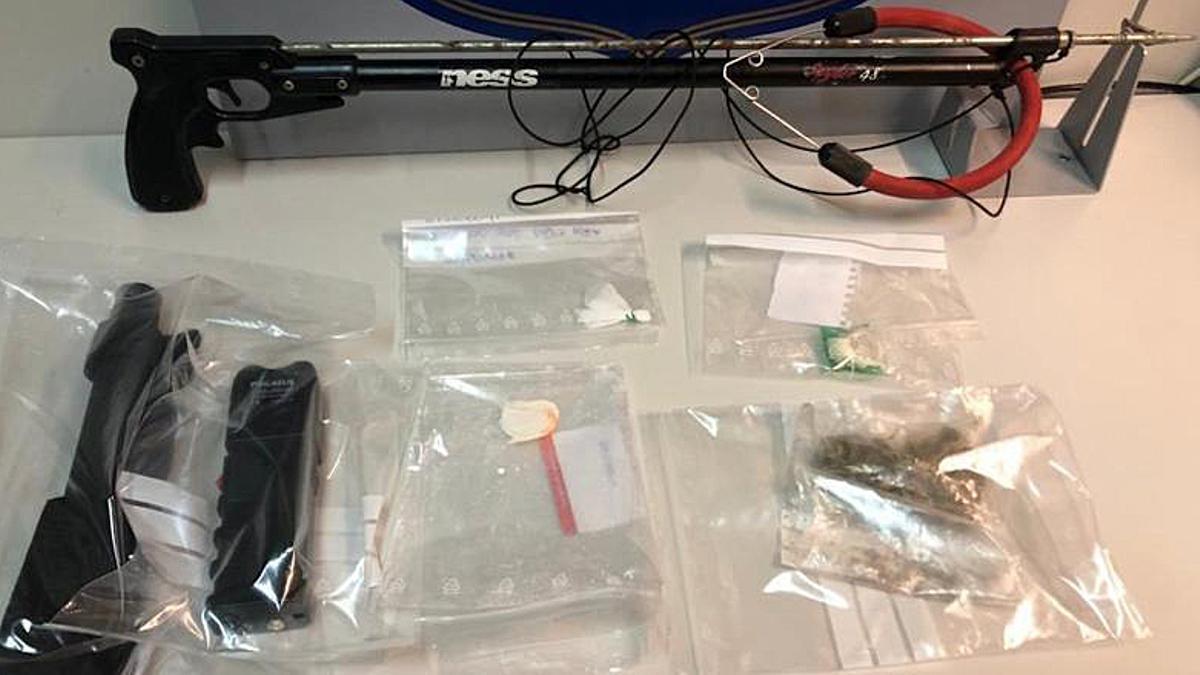 Material incautado por los Mossos en Salou contra banda de traficantes de droga y armas