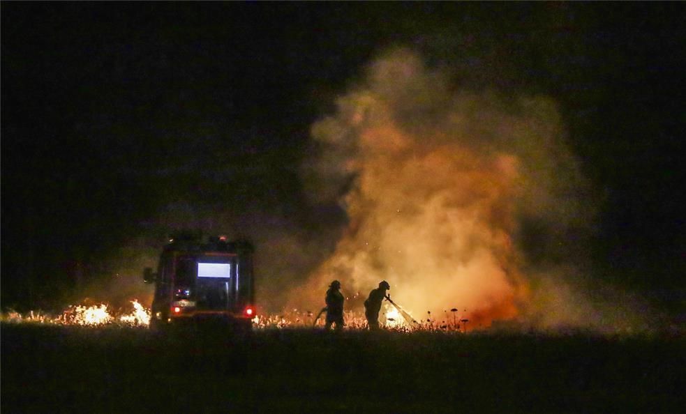 El incendio provocado por los fuegos artificiales en la Feria de San Fernando, en imágenes