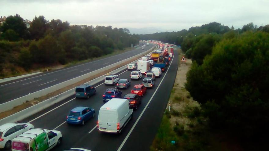 Lange Staus auf Mallorca bei Rückkehr zur Arbeit