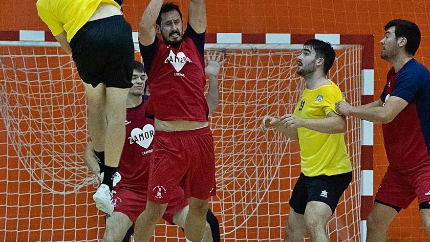 El Balonmano Zamora, ante su tercera prueba en Palencia