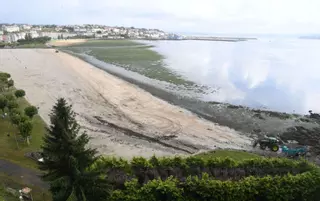 Sanidade emitió alertas por vertidos puntuales en cuatro playas del área