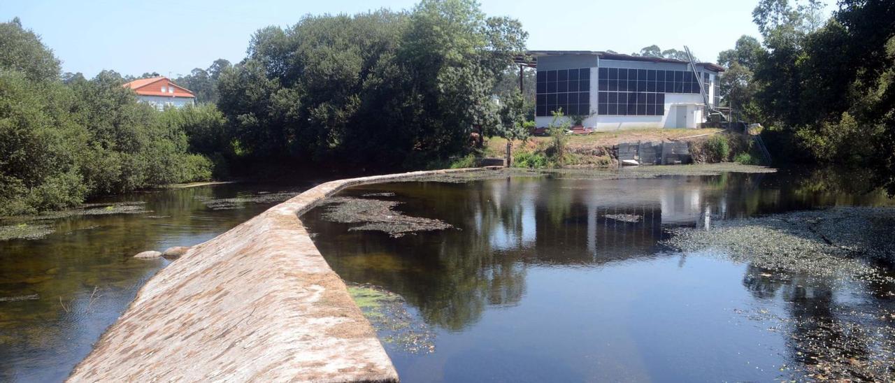 Bombeo de Pontearnelas desde el que se recoge agua del Umia para la red comarcal.