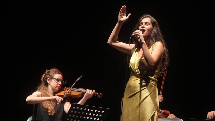 Silvia Pérez Cruz muestra su dulzura sobre el escenario y su poderío cantando.