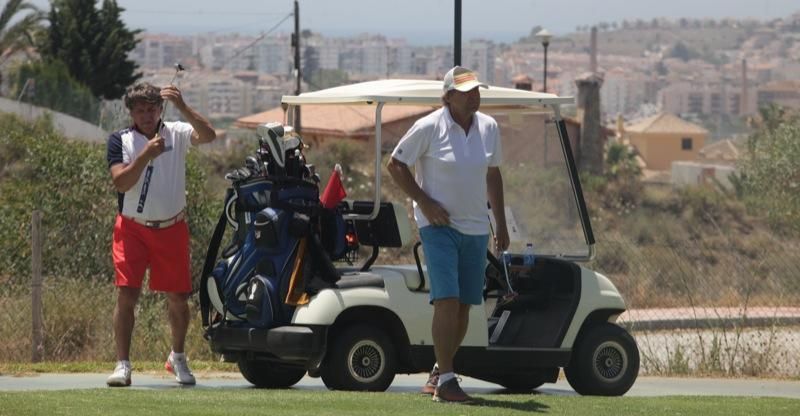 Schuster juega al golf en Vélez-Málaga