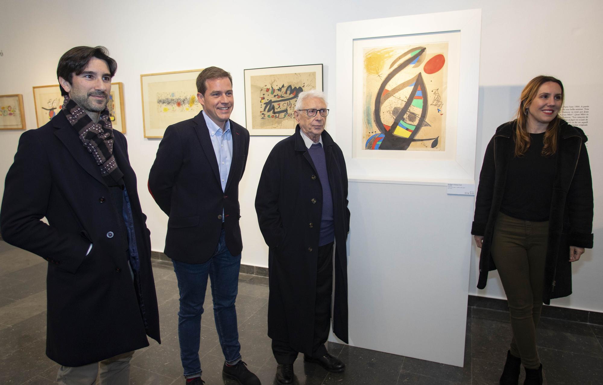 Xàtiva acoge la exposición con las obras de Miró, Tàpies o Armengol donadas por Raimon