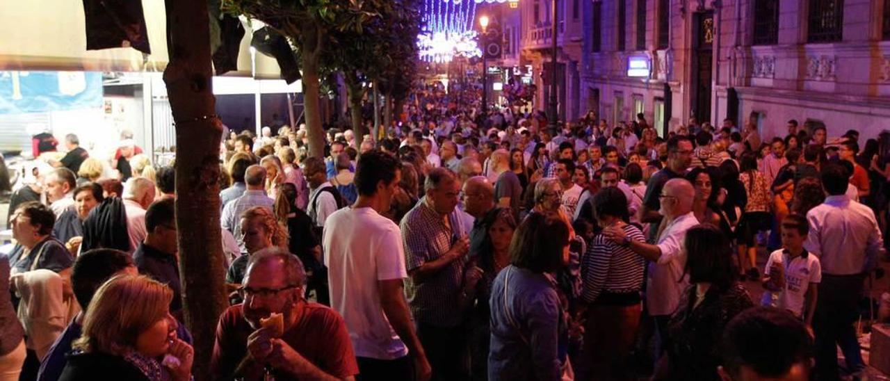 Ambiente en los chiringuitos &quot;históricos&quot; durante una edición pasada de San Mateo.