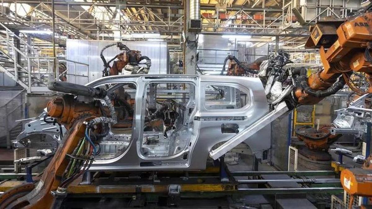 Línea de producción de furgonetas en Stellantis Vigo