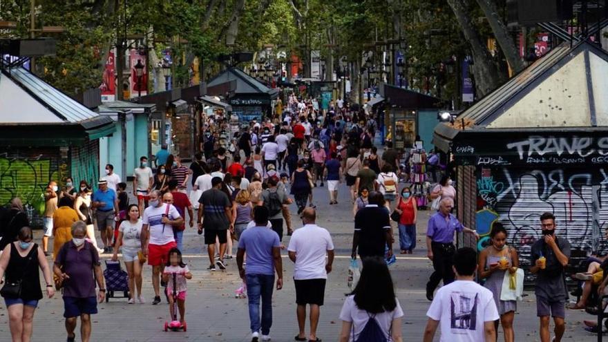 Ambient a les rambles de Barcelona aquest dissabte 18 de juliol