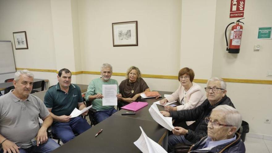El barrio de Oviedo “decepcionado” por el silencio del Principado, Ayuntamiento y Cáritas, ante "un deterioro que va a más"