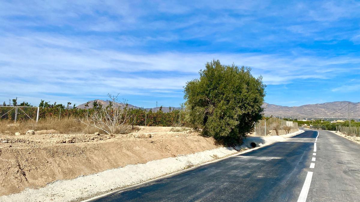 Pavimentación de un tramo del camino de Serralba, en la partida del Moco