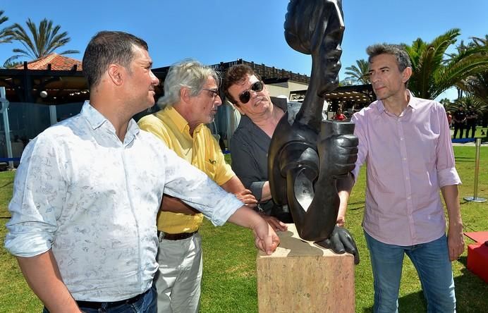 MONUMENTO BARES JAIME URRUTIA MELONERAS COCA COLA