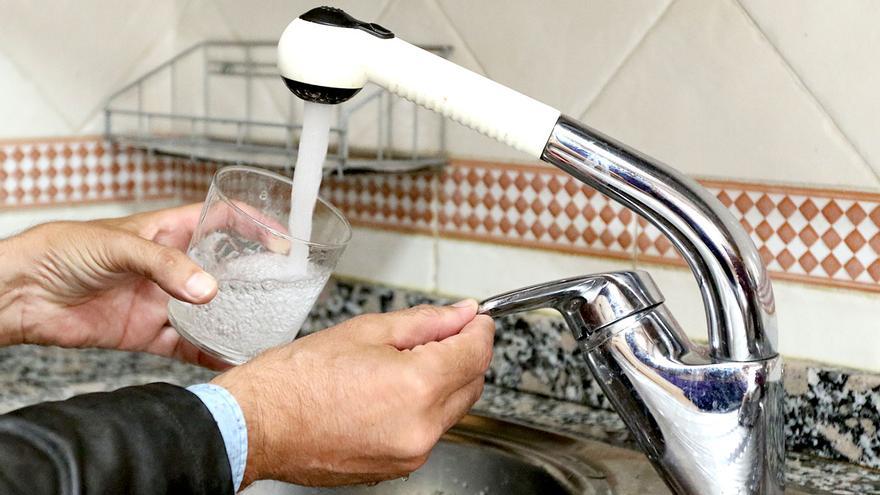 17 municipios de Málaga y Cádiz verán aumentada el agua por habitante hasta los 225 litros por día