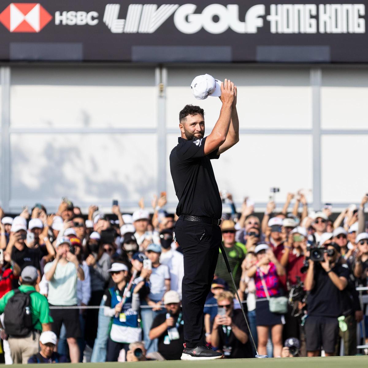 Rahm celebra con los aficionados su triunfo en Hong Kong que se hizo esperar más de lo esperado