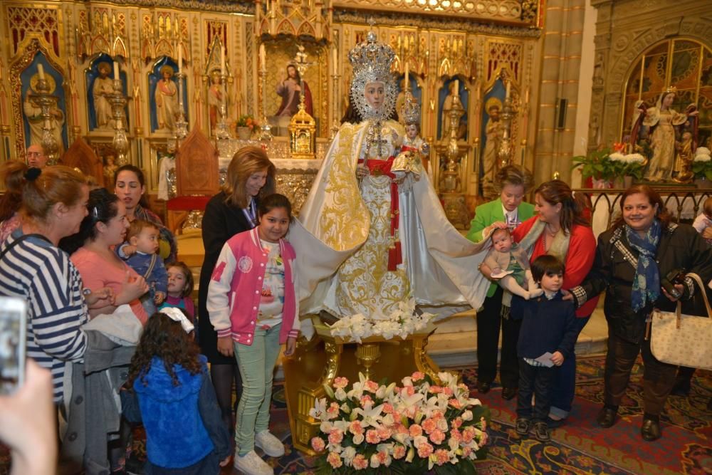 Los bebés, bajo el manto de la Fuensanta