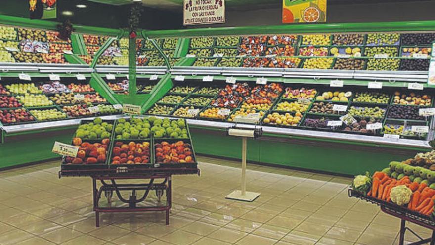 Lineales de frutas y verduras en un hipermercado de la firma Tu Trébol, una de las marcas de Comercial Jesuman.