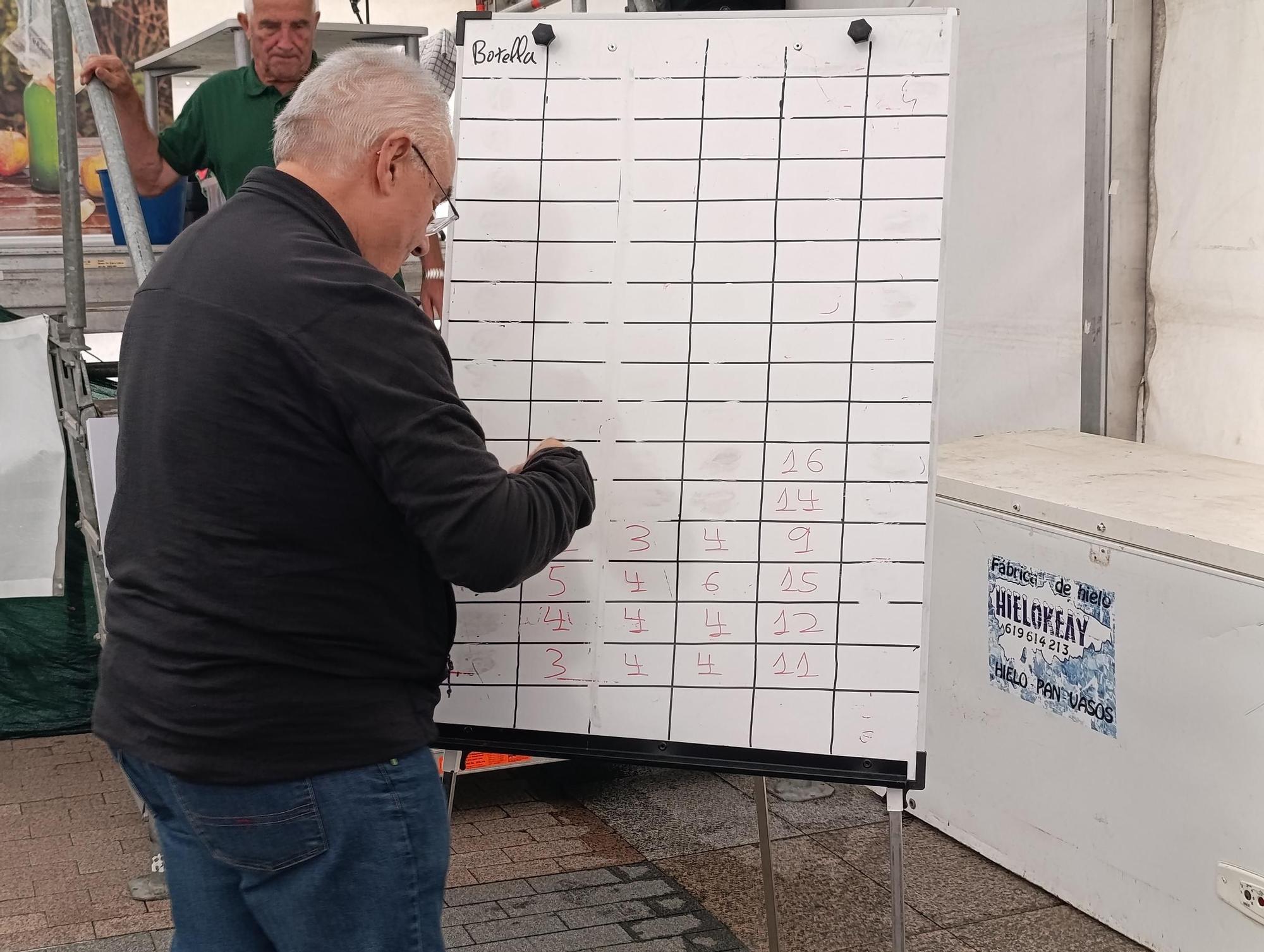 Miguel Ángel Pereda y José Manuel Sánchez, ganadores de los concursos de sidra de Agrosiero