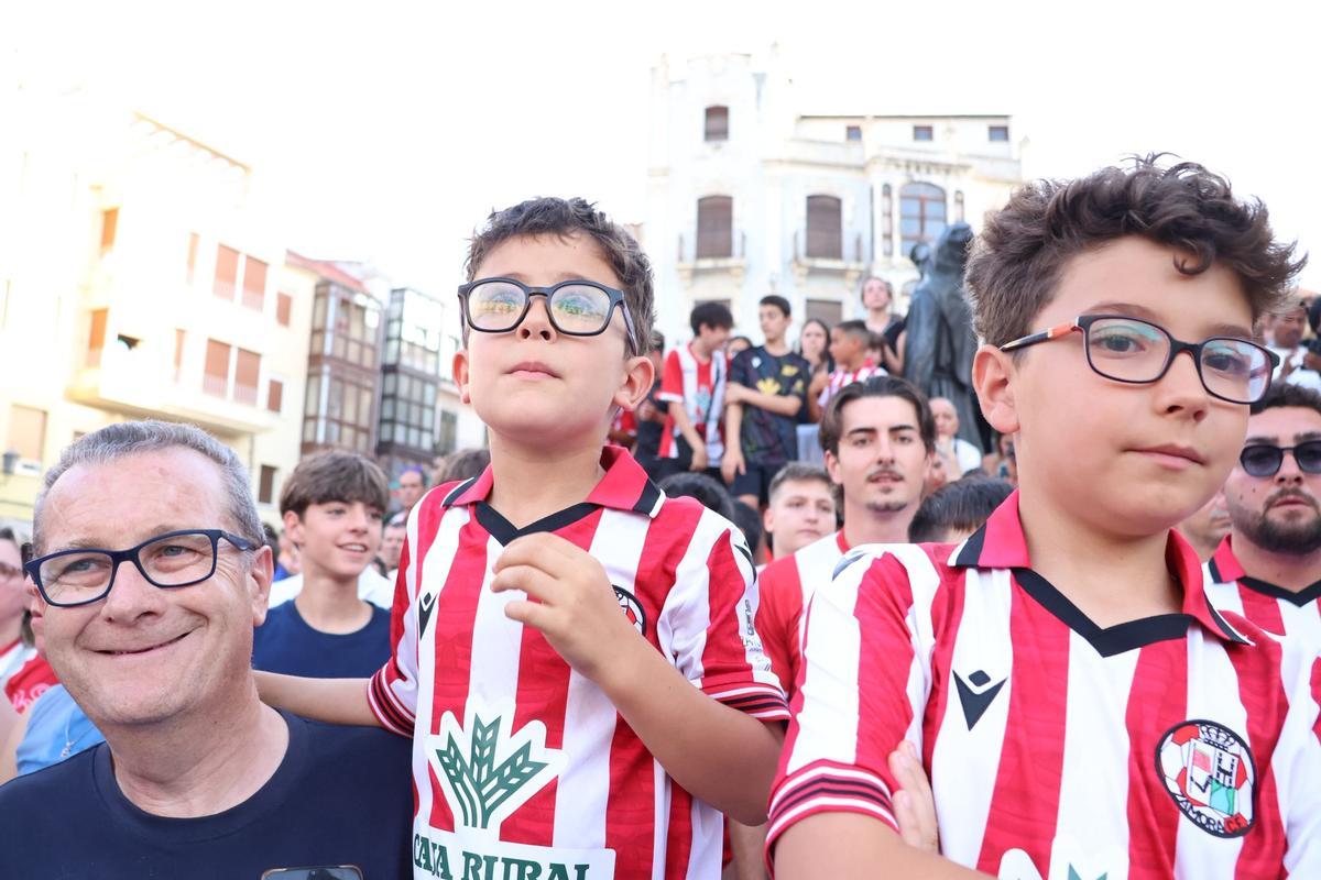 Las calles y bares de Zamora repletos para ver la final por el ascenso a Segunda