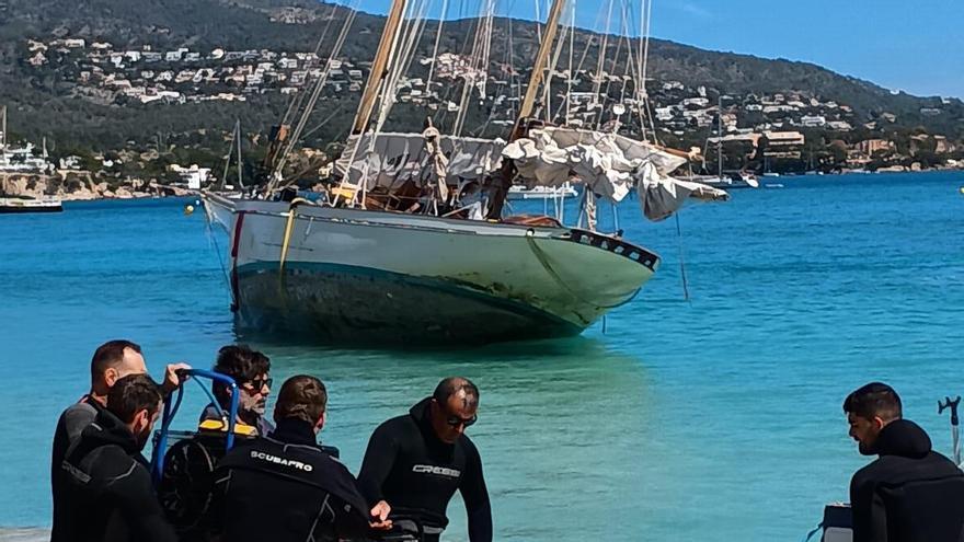 Así es el operativo para reflotar un yate histórico varado en el litoral de Palmanova