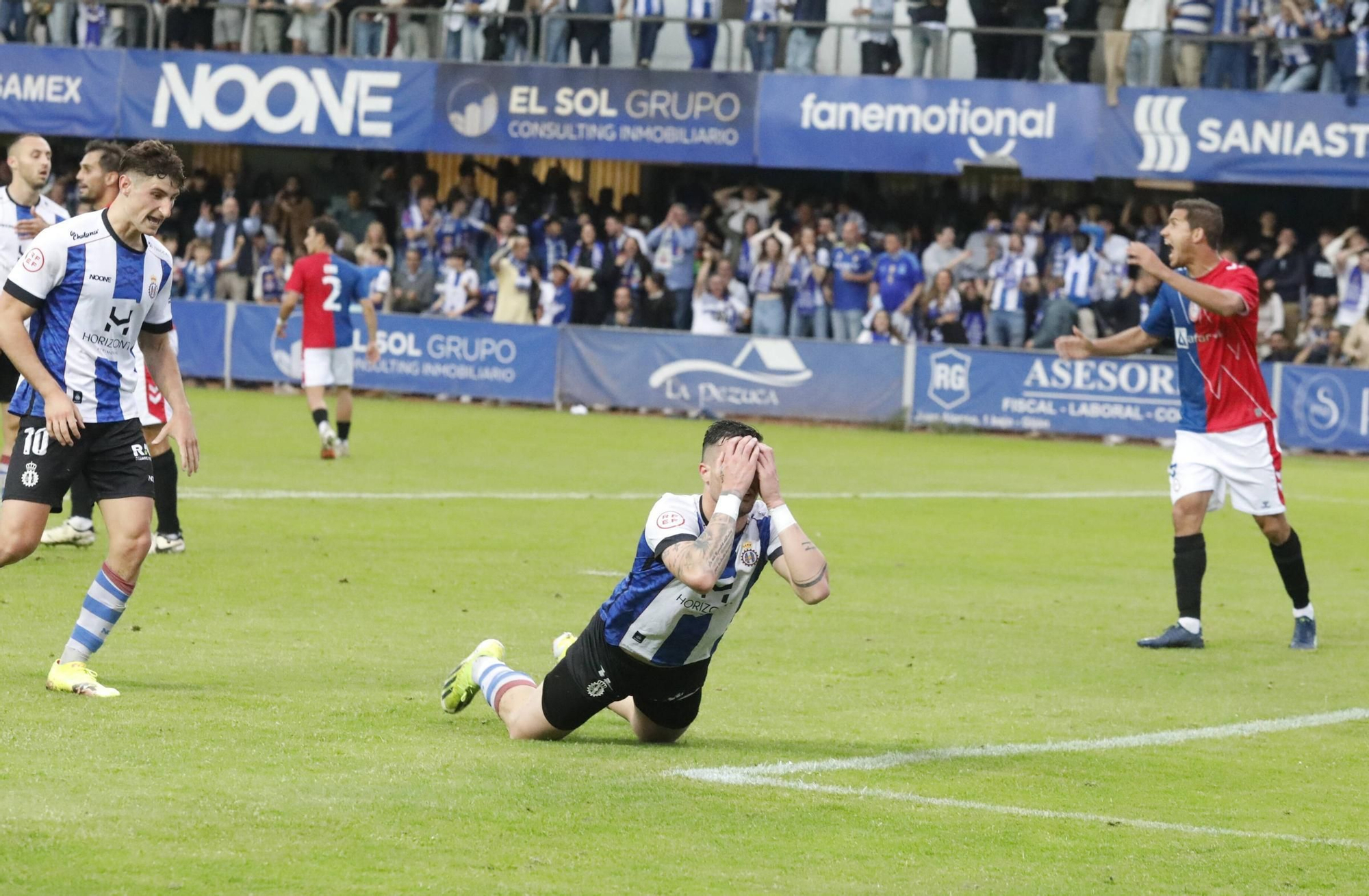 EN IMÁGENES: La final por el ascenso entre Avilés y Rayo Majadahonda vivida en el Suárez Puerta