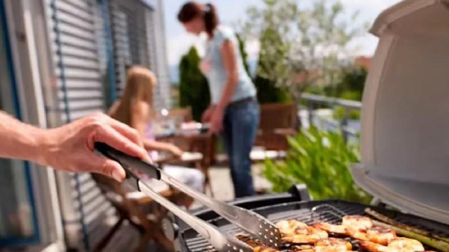 Nueva genialidad de Lidl: la barbacoa que puedes usar en el balcón para hacer carne a la brasa con total seguridad y sin humos