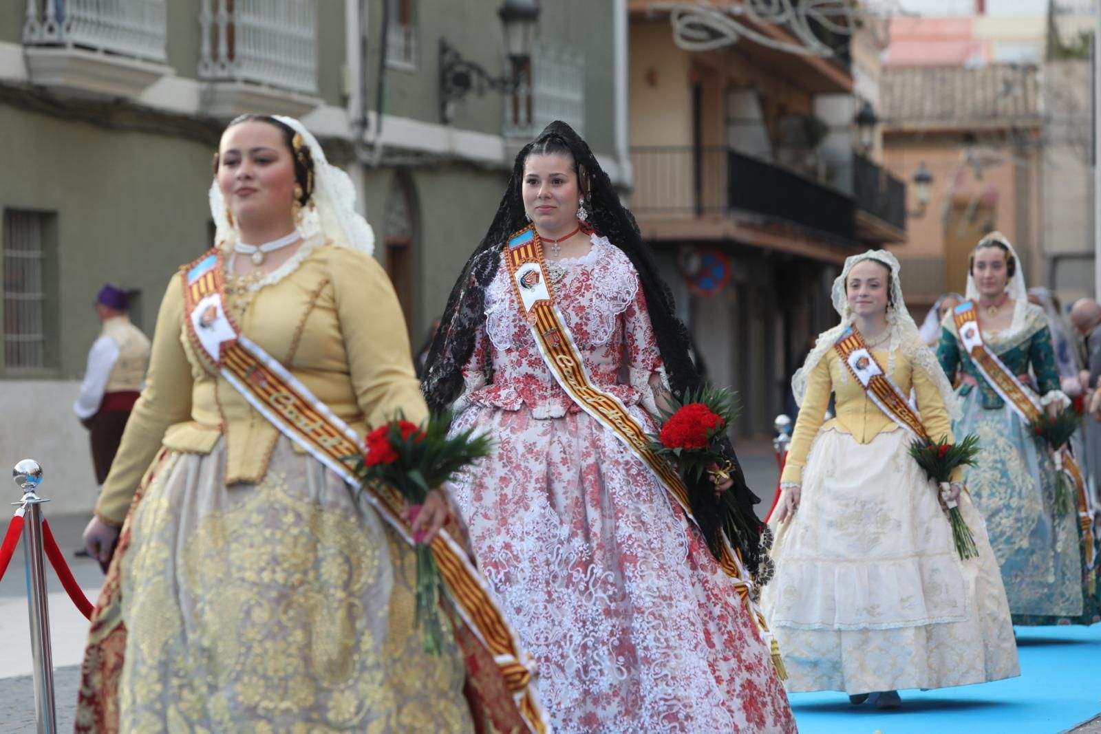 Búscate en la ofrenda a la virgen en Paterna