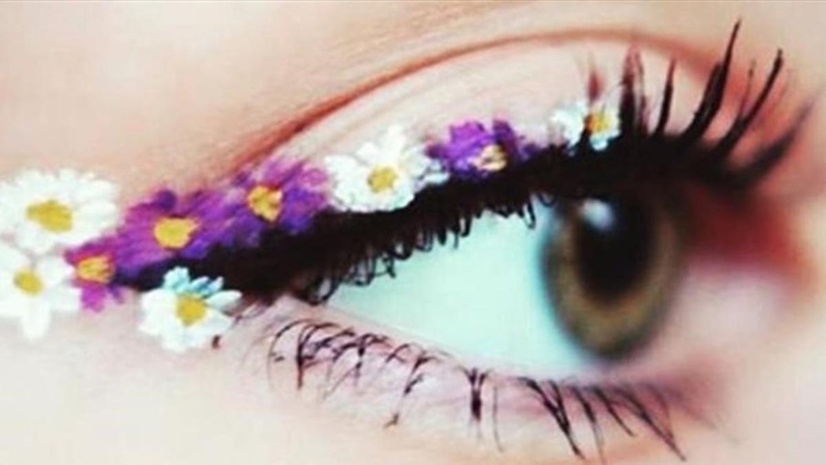 El 'eyeliner' floral se pone de moda en el Festival de Coachella