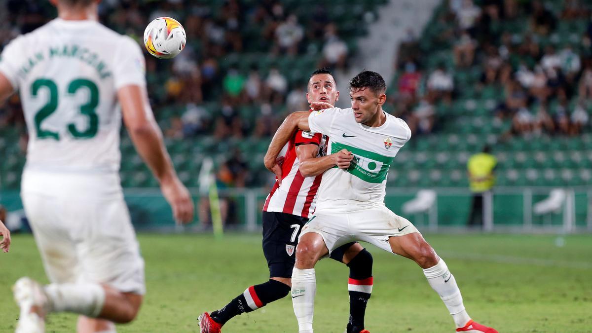 Un instante del Elche -  Athletic de Bilbao.