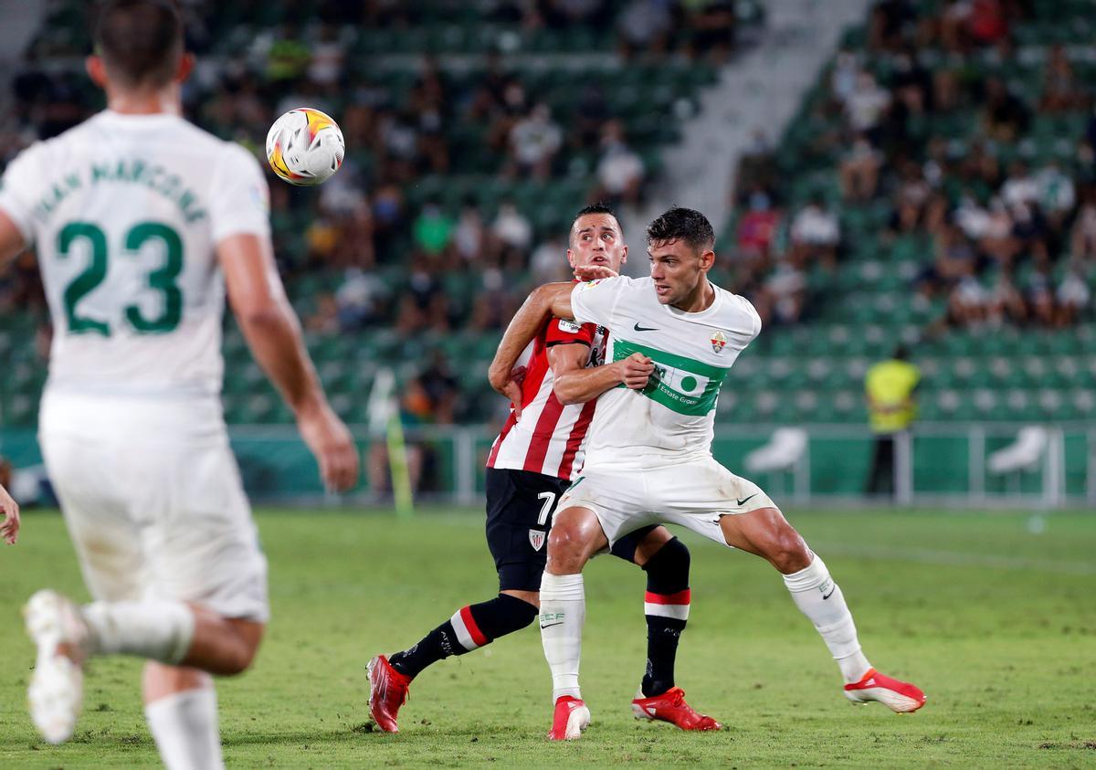 Un instante del Elche -  Athletic de Bilbao.