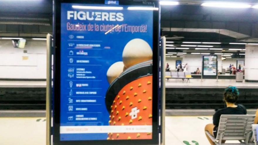 Figueres es promociona a les estacions de tren i metro de Barcelona