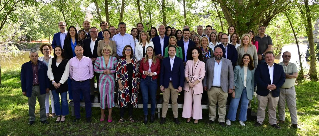 Los integrantes de las listas del PP a la Asamblea de Extremadura para las elecciones del 28M.