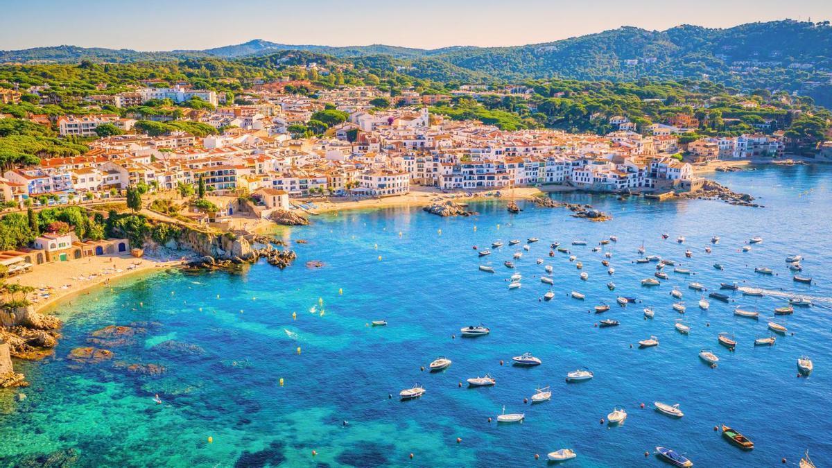 El destino favorito de este verano está en Cataluña y ha inspirado a muchos artistas de la insdustria española