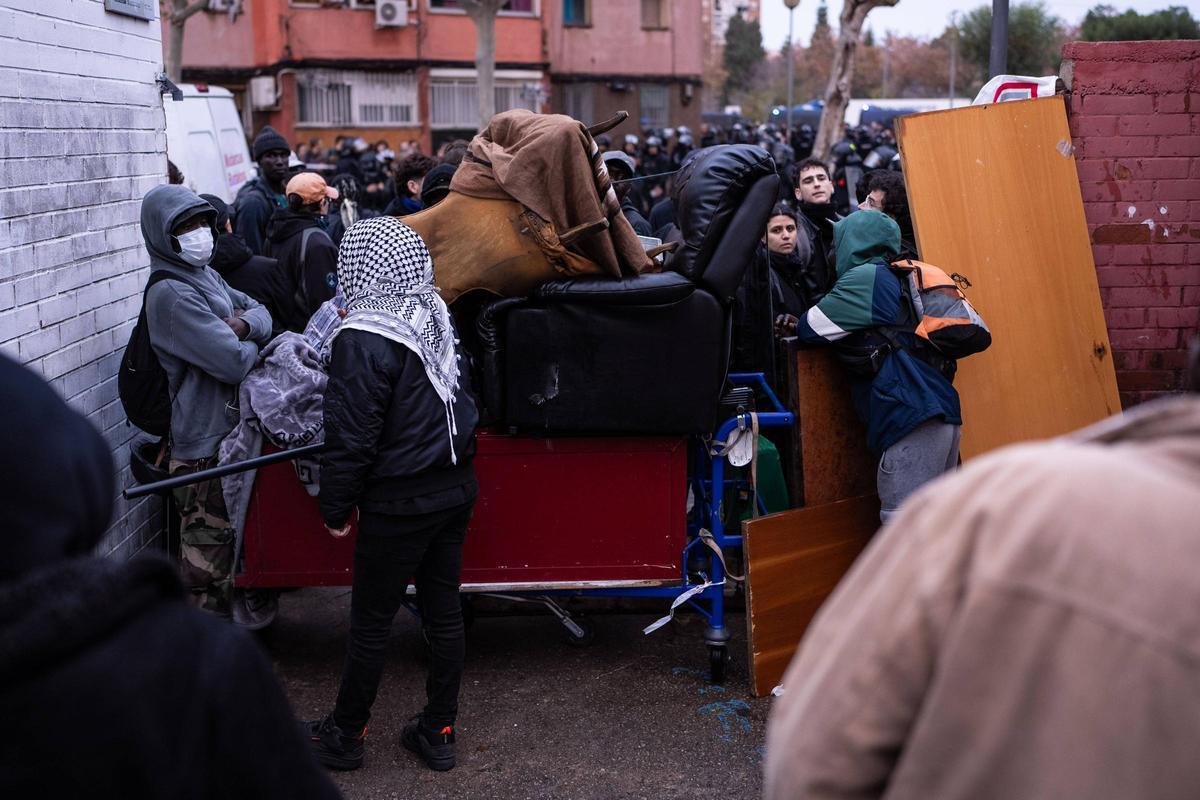 Desalojo del instituto B9 de Badalona